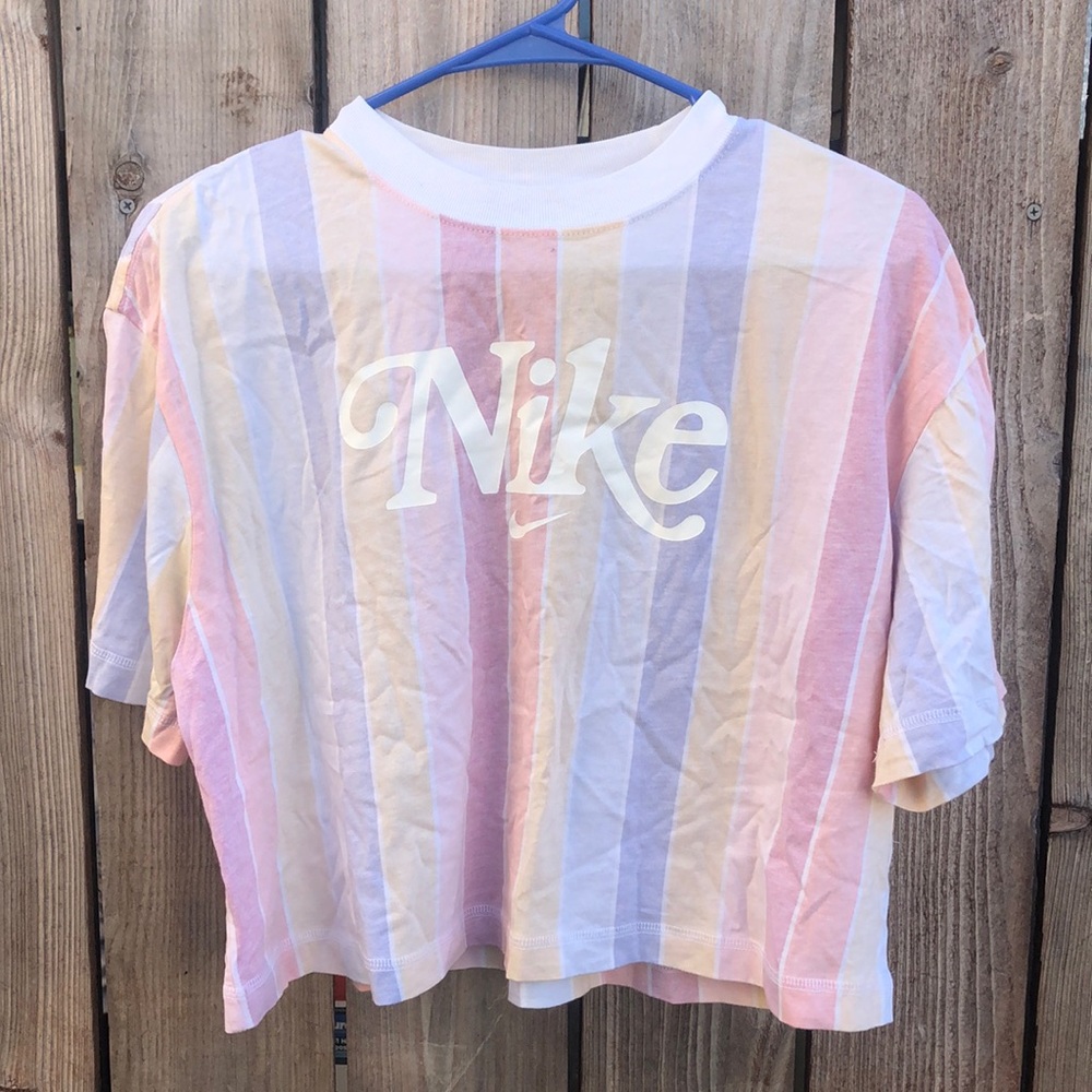 Cropped Nike Shirt